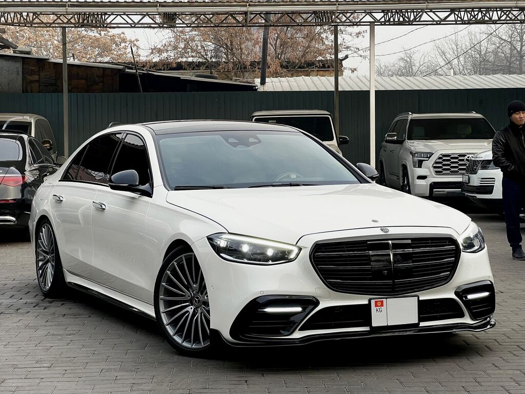 Mercedes-Benz S-Class: 2023 г.